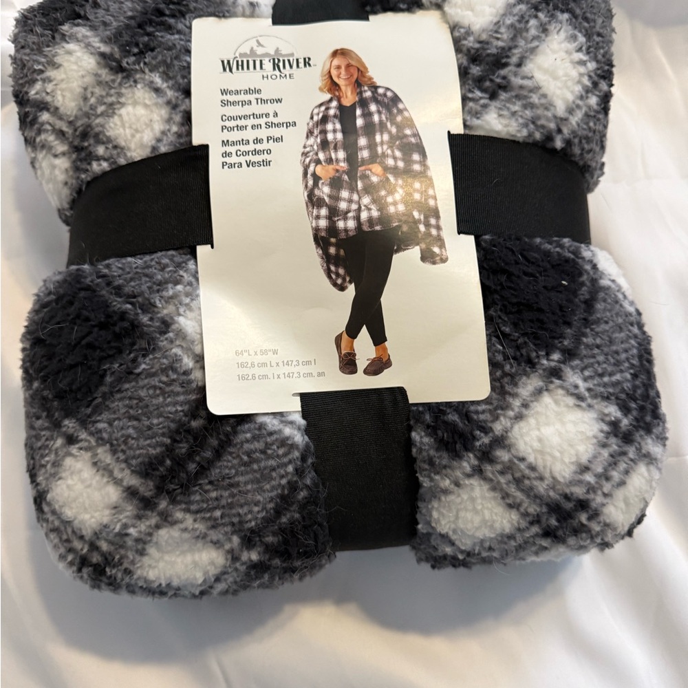 & Other Stories Black and White Sherpa Throw